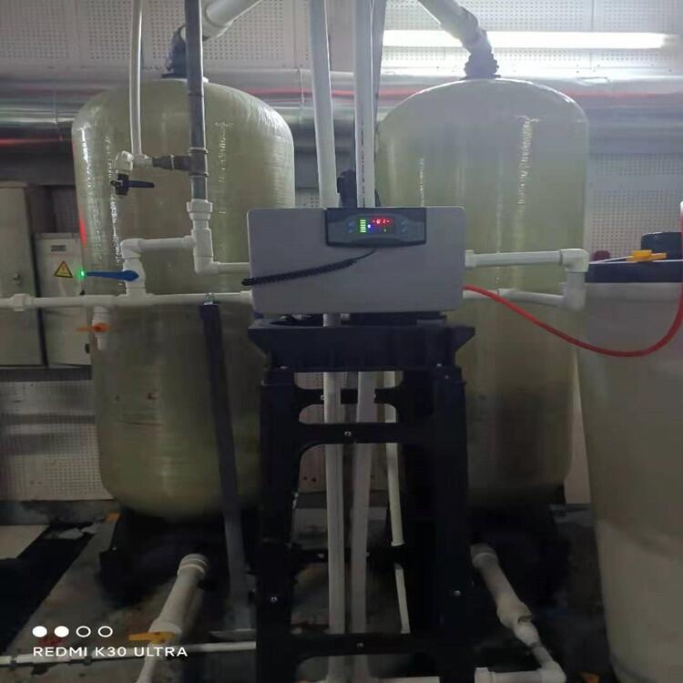 一用一備全自動(dòng)軟化水 單發(fā)雙罐軟水器